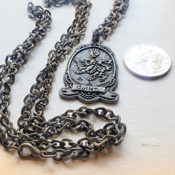 Twilight Cullen Pendant Necklace - Picture 4 of 5